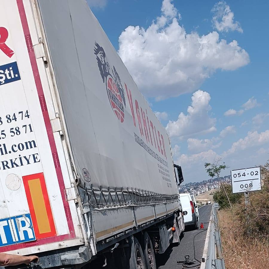 Gaziantep yol kenarında TIR lastik değişimi